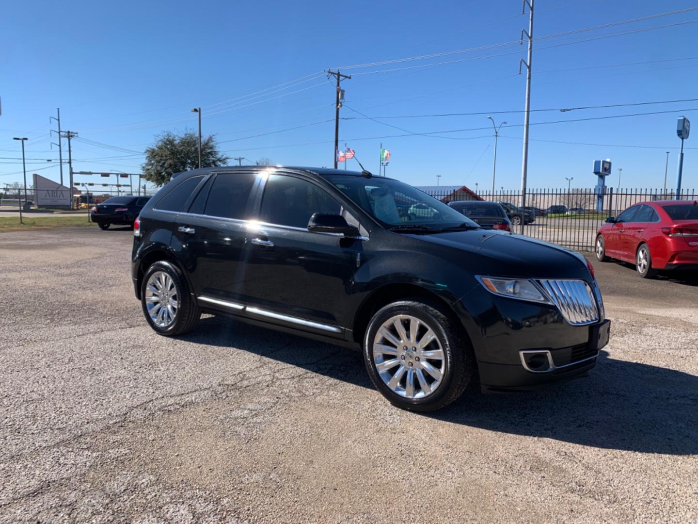 2013 Black /Black Lincoln MKX (2LMDJ8JK7DB) with an V6 - 3.7L 3726cc 227ci GAS MFI vin K - 4 valve DOHC engine, AUTOMATIC transmission, located at 1830 North Belt Line Road, Irving, TX, 75061, (469) 524-0199, 32.834373, -96.993584 - Photo#6